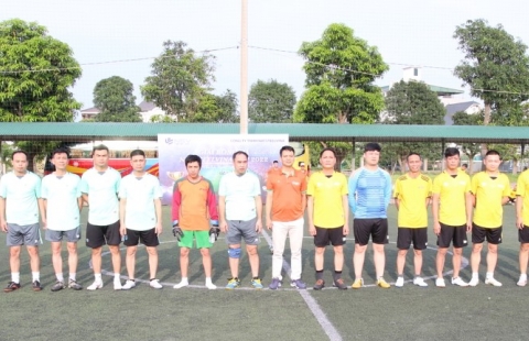 Giao hữu bóng đá tại Cửa Lò, Nghệ An: Cùng lăn theo trái bóng